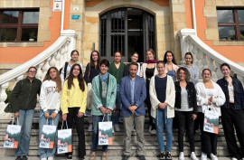 Caramés anima a las estudiantes ...