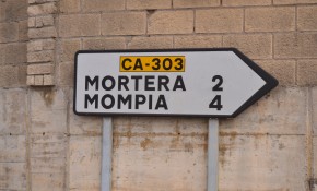La carretera entre Liencres y Mortera ...