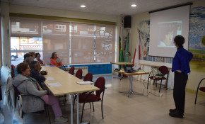 Vecinos de Piélagos escuchan con ...