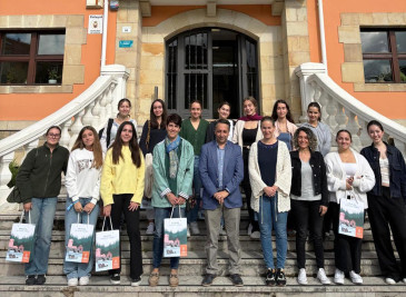 Caramés anima a las estudiantes ...